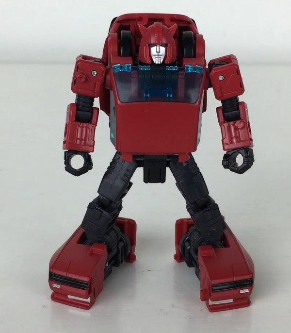 Transformers Earthrise Cliffjumper Video Review And Images 04 (4 of 24)